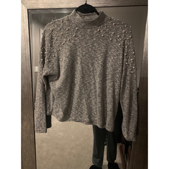 Long sleeve unique top - Picture 1 of 2